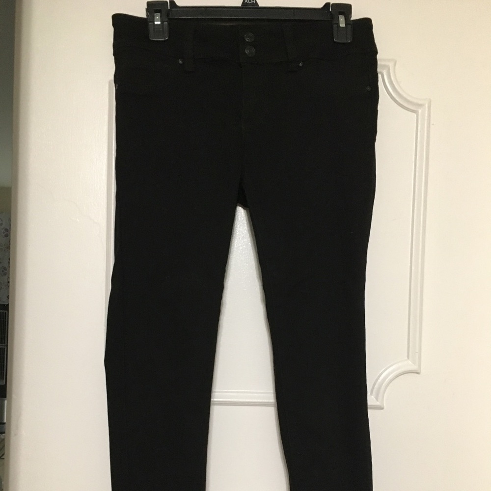 Black Skinny Jeans (EUC) Juniors Size 7